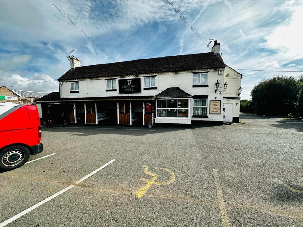 Leaking Well, Dunhampton Hotel Stourport-on-Severn Exterior photo