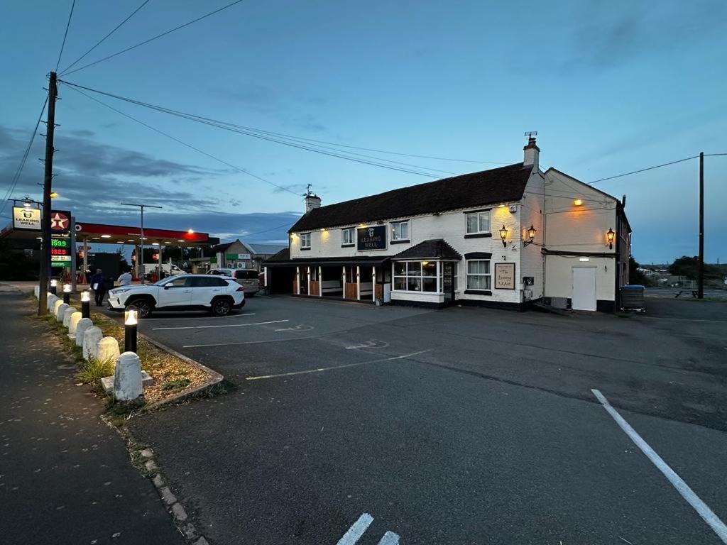 Leaking Well, Dunhampton Hotel Stourport-on-Severn Exterior photo